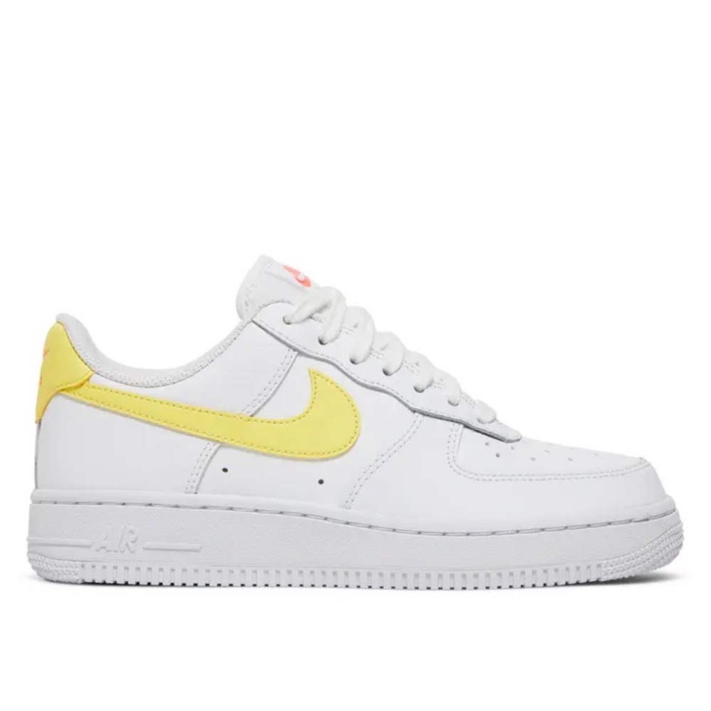 Nike Kids Sneakers in White and Yellow